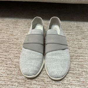 Vince sneaker size 6